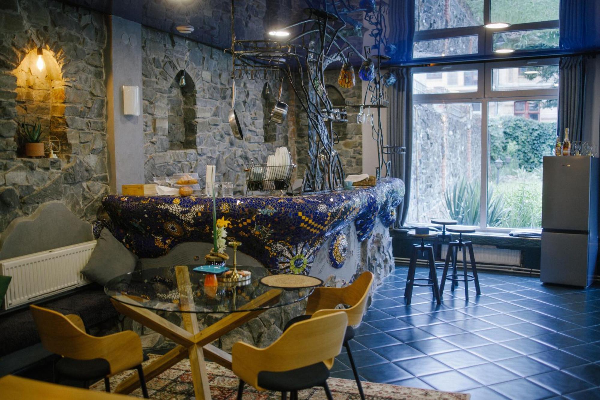 Gaudi Apartment In Lviv Eksteriør billede